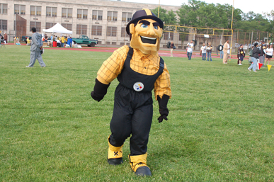 07_urbanimpact_mascot_77179.jpg